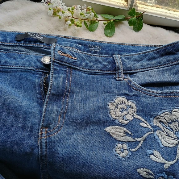 Simply Vera Vera Wang Denim - Simply Vera, Vera Wang mid-rise Capri jeans w floral embroidered embellishments